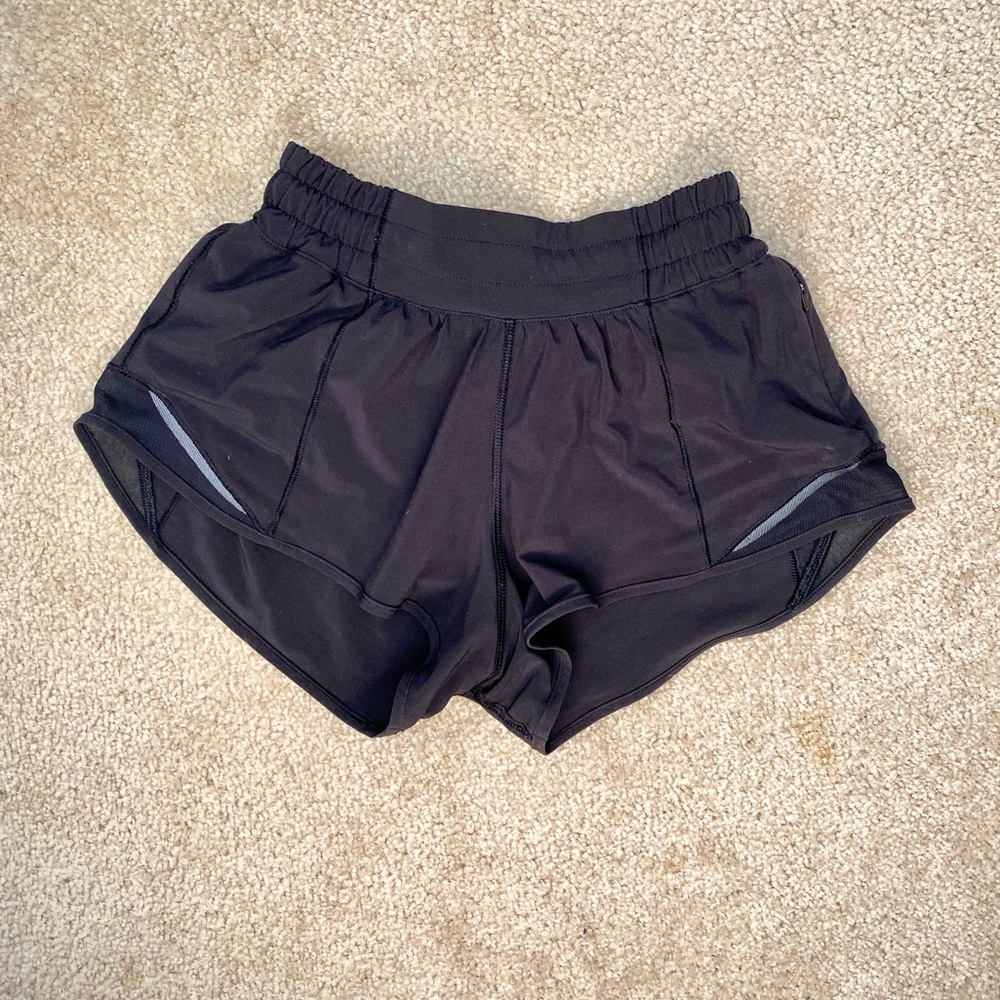 Lululemon Hotty Hot 2.5” shorts